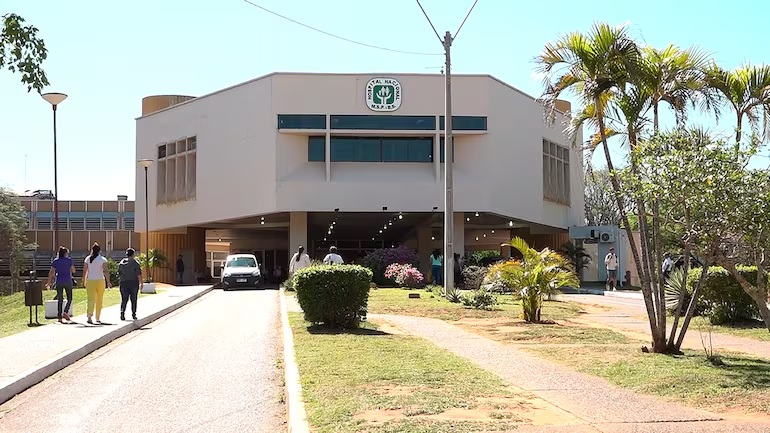 ▶️LAPIDARIAS DECLARACIONES CONTRA EL PRESIDENTE | ​​​​​​​​​​​​​​​🛑

Doctor aseguró que Peña solo hace "maquillajes mafiosos" con las mejoras en el Hospital Nacional de Itauguá.🏥

🗣️"Esto es un maquillaje mafioso. Todas esas estructuras se estaban viniendo abajo en varios