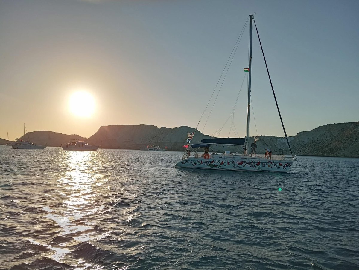 🔴Πριν από λίγο σήκωσαμε άγκυρες από την Κρήτη και βάλαμε πλώρη για τη Γάζα!

Η αποστολή μας μπαίνει στην τελική της φάση. Η αποκλεισμένη Γάζα απέχει πια μόνο λίγες μέρες πλεύσης στα νερά της Μεσογείου. 

38 καράβια από 50 χώρες ενώνονται σε μια κοινή προσπάθεια: να ανοίξουμε