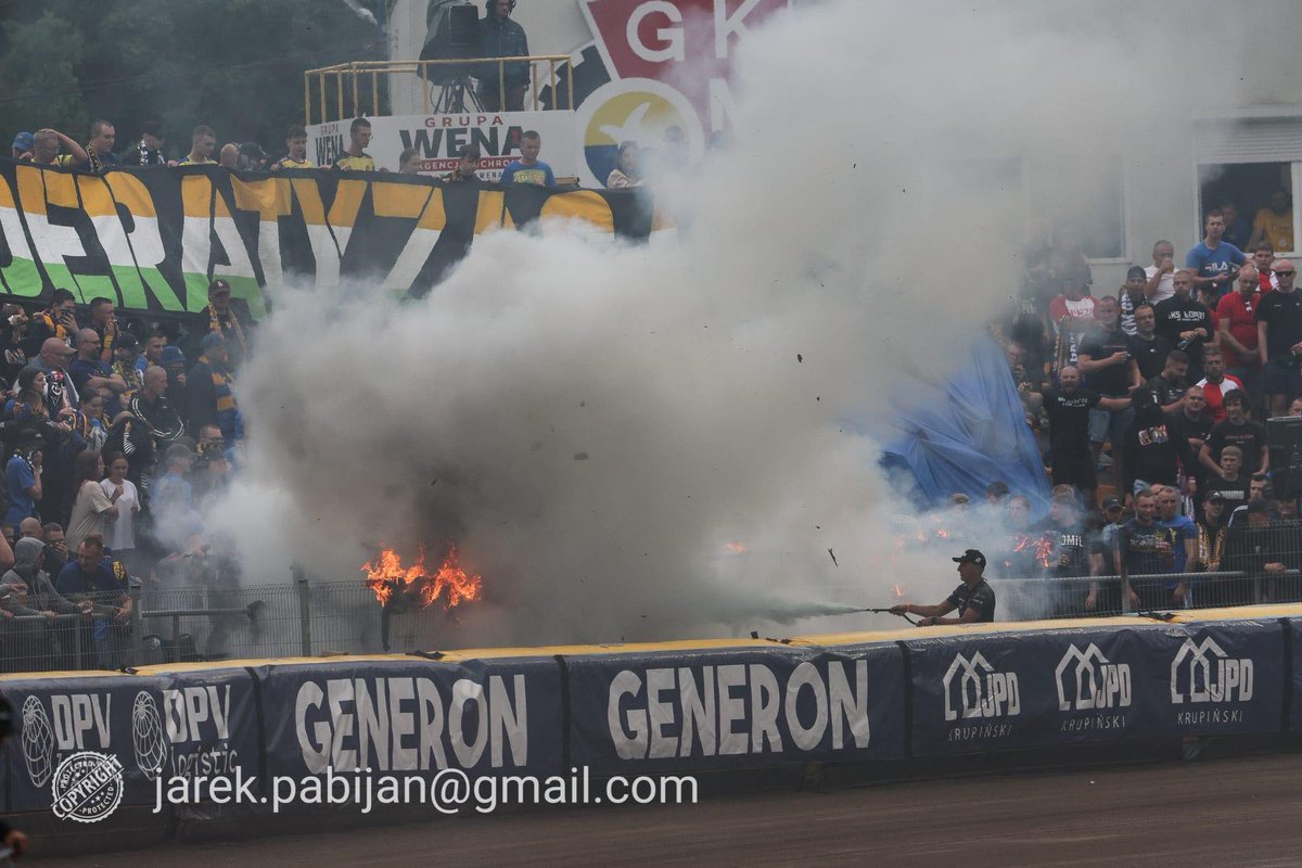 Zawodnicy GKM-u łapią wiatr w żagle i ustawiają mecz pod siebie. Nagle wchodzą ich ultrasi, robią awanturę, zawodnicy stygną, co wykorzystują rywale. 

Deja vu. 

#GRUWRO