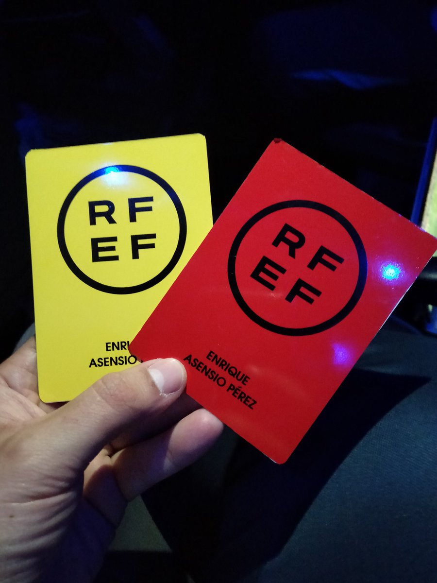 Un honor siempre poder reencontrarnos año tras año. Un árbitro de 🔟 una persona ejemplar y un gran amigo de este enorme legado que te deja el fútbol sala. Inmensamente agradecido por este detalle. Muchísima suerte y que nos volvamos a encontrar pronto. Mil gracias <a href="/Kap_Snow/">Jon Nieve</a> 🙌🫶