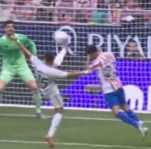 GreatWhiteNueve's tweet image. Dangerous play by Arda for Atleti player running into his foot 😊😊
