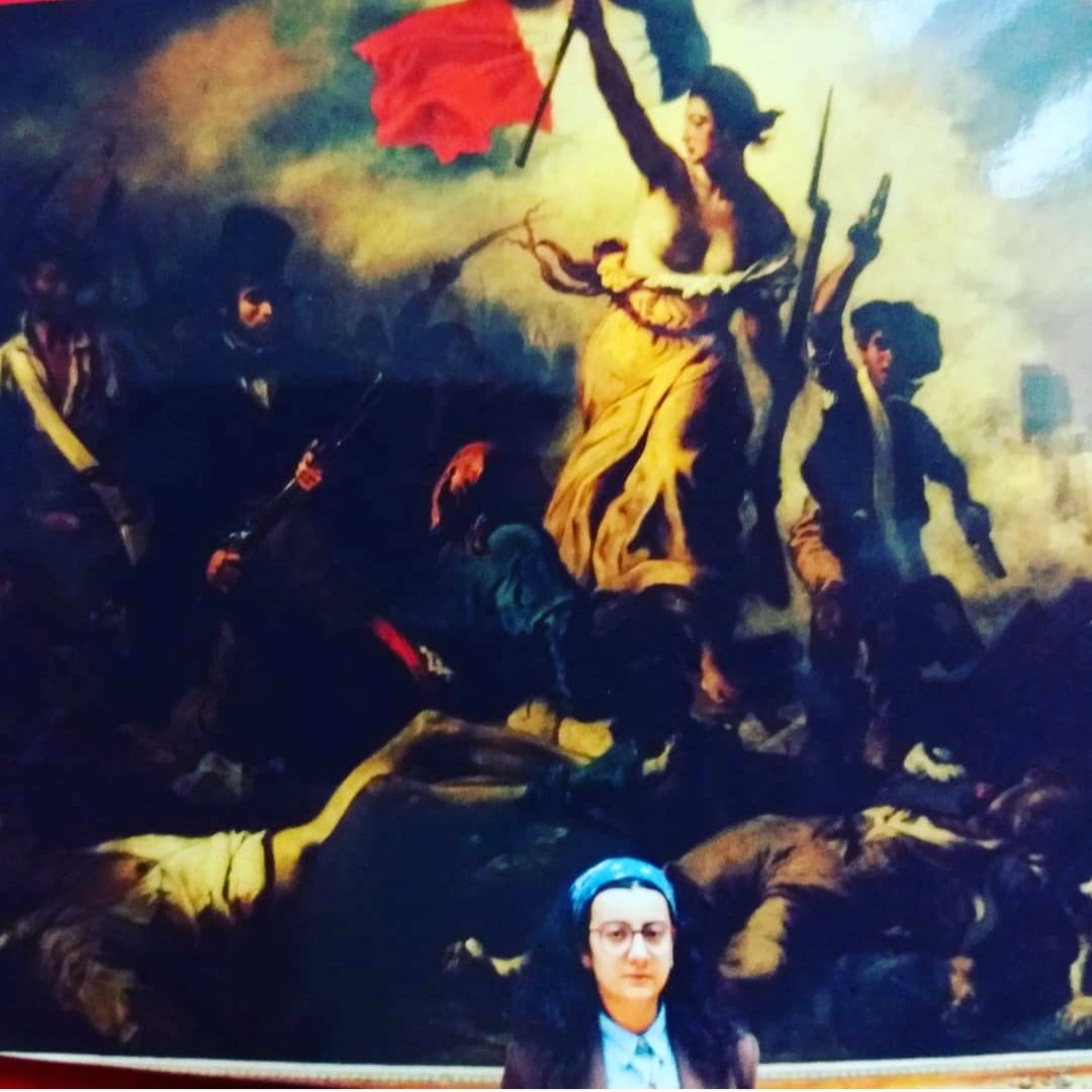 gulerkomurcu's tweet image. Valla o ben :) 20li yaşların ilk yarısında :) Paris Eugène Delacroix' painting "Liberty leading the People" in the Louvre Museum
..İfadem de pek ciddi tabloya uysun diye 😊Şimdi buldum fotoğrafı, Kayahan dinler iken 🦋 #Paris #france🇫🇷 #louvremuseum #eugenedelacroix 
#devrim 🐦