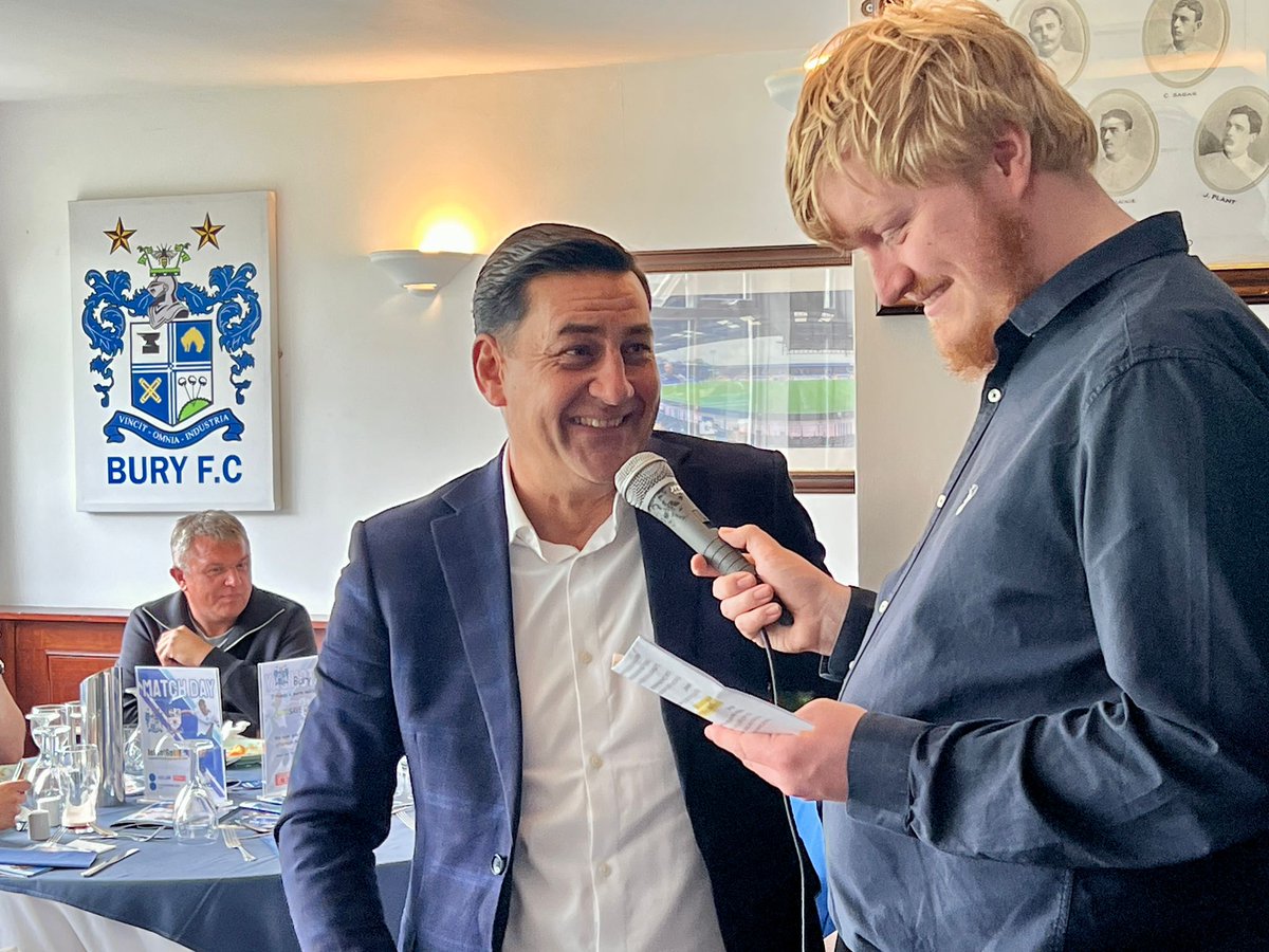 buryfcofficial's tweet image. ⚪🔵 It was amazing to welcome Shakers legend Andy Woodward &amp;amp; film director and producer Danny Boyle to Gigg Lane this afternoon. 

We hope you both enjoyed your afternoon! 

#BuryFC | #bfc140