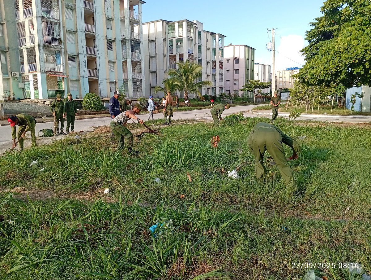 Región Militar Villa Clara (@rmvillaclara1) on Twitter photo Trabajo en el embellecimiento de la ciudad. Los combatientes de las FAR presentes en esta tarea. Un saludo al 64 aniversario de nuestros CDR.
#Cuba
<a href="/RMVillaClara1/">Región Militar Villa Clara</a> <a href="/MinfarC/">Minfar_Cuba</a> <a href="/CentralEjercito/">Ejército Central Cuba</a> Trabajo en el embellecimiento de la ciudad. Los combatientes de las FAR presentes en esta tarea. Un saludo al 64 aniversario de nuestros CDR.
#Cuba
<a href="/RMVillaClara1/">Región Militar Villa Clara</a> <a href="/MinfarC/">Minfar_Cuba</a> <a href="/CentralEjercito/">Ejército Central Cuba</a>