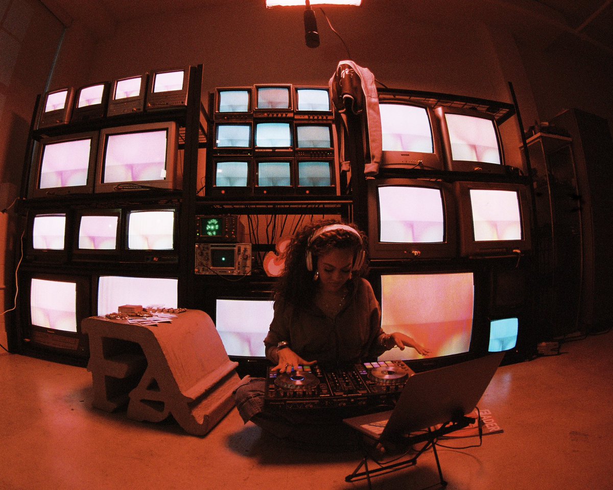thenameisJADE's tweet photo. Creator. ⭐️

Cheers to my 7th year on-air 📻 

🎥 https://t.co/ym9DEIw25Z https://t.co/0g1L7HkKga