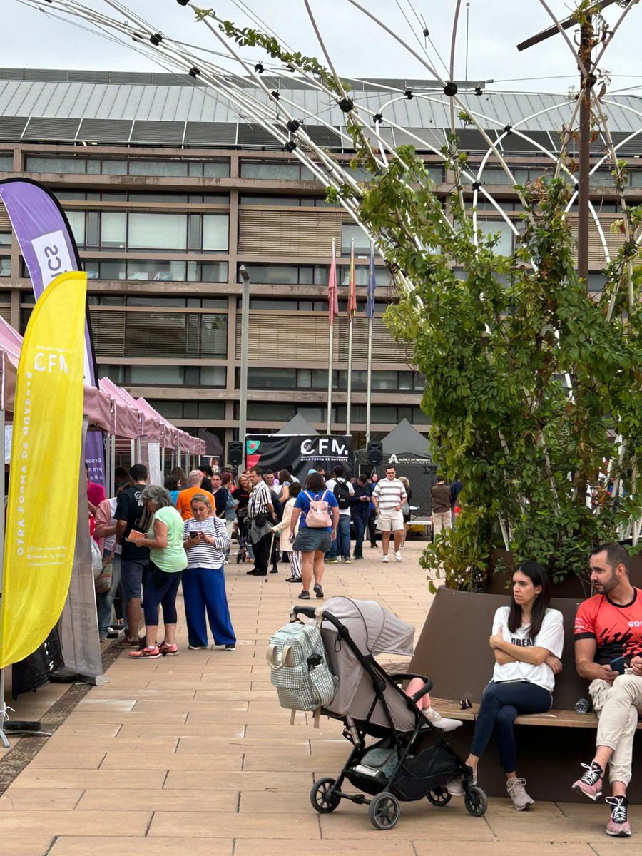 🤗 JUVENTUD | Nuestro concejal <a href="/J_albergr/">J.albergr</a> ha estado presente en la Feria de Asociaciones de OFM.

🙌🏻 Estas entidades, que realizan una gran labor durante todo el año, se han podido mostrar a los jóvenes en la plaza de la Paloma.