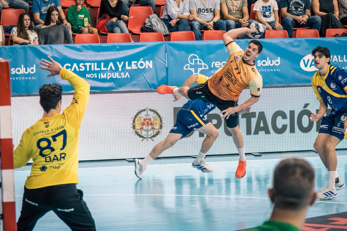 🔥FINAL🔥

<a href="/atlvalladolid/">Recoletas Atlético Valladolid</a> 32 - 22 <a href="/bmguadalajara/">SANICENTRO BM Guadalajara</a> 

Los locales consiguen una victoria holgada frente a los de Guadalajara, que pese a las bajas, siguieron en la contienda hasta el final

📸 Alejandro Nieto