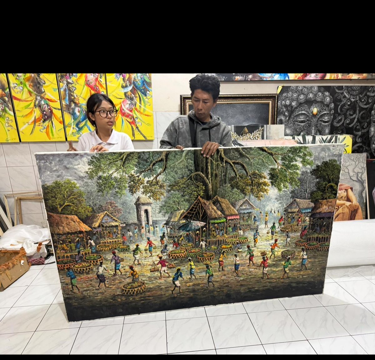 Bugün müşteri yanıma getirdi. Kenarlarına ahşap dönmemi istedi. İlginç olan tam 10 bin dolar para saymış buna. Millette para çok neye harcayacığını bilmiyor. Bende bin tl isteyince abi çok dedin diyor. Gelde krize girme.