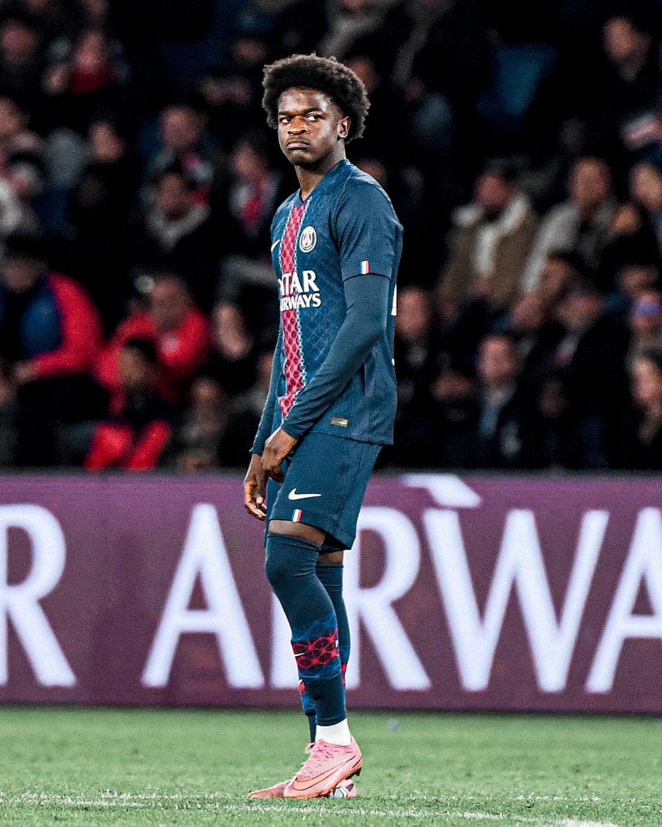 Ligue1_ENG's tweet image. 18-year-old Quentin Ndjantou makes his pro debut with PSG 👦