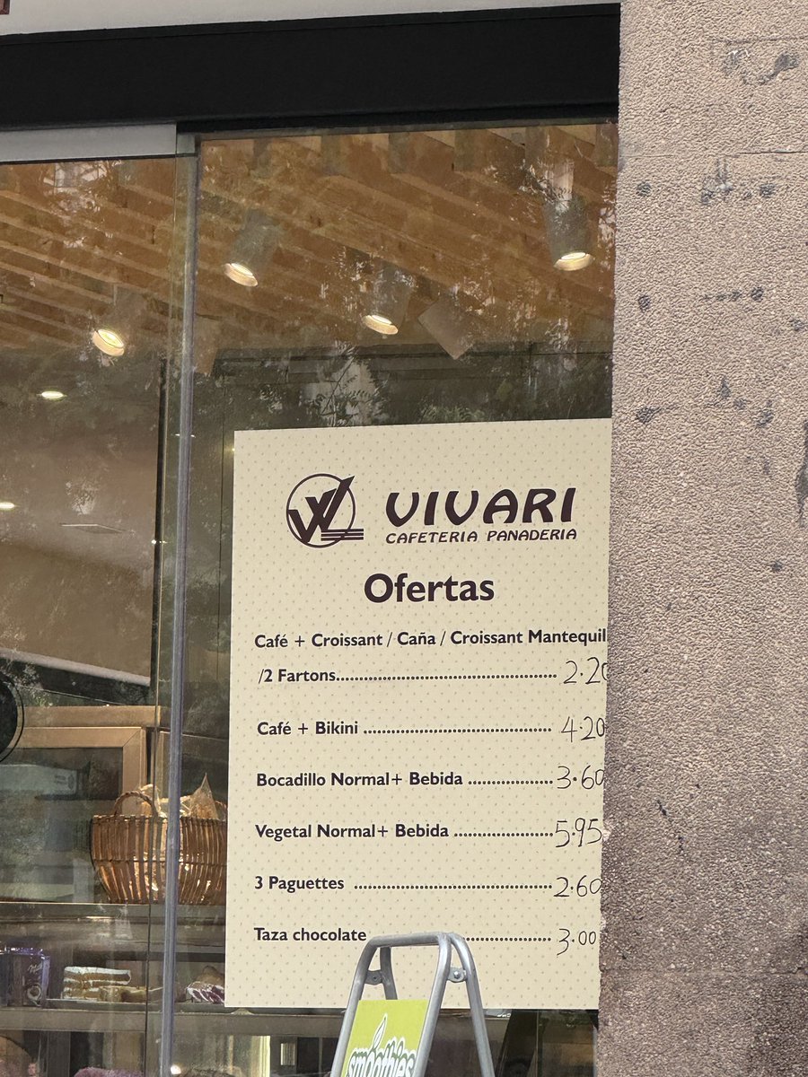 El Vivari de Passeig de Sant Joan incompleix l'article 32.3 de la Llei de Política Lingüística 1/1998, de 7 de gener. <a href="/xavidegr/">Xavier Dengra i Grau</a> <a href="/acciopelcatala/">Associació Acció pel català</a>