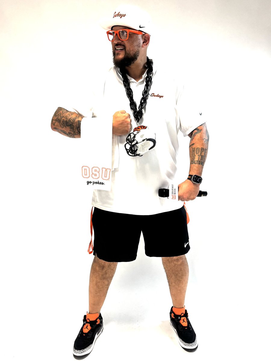 LesGoPokes tweet media