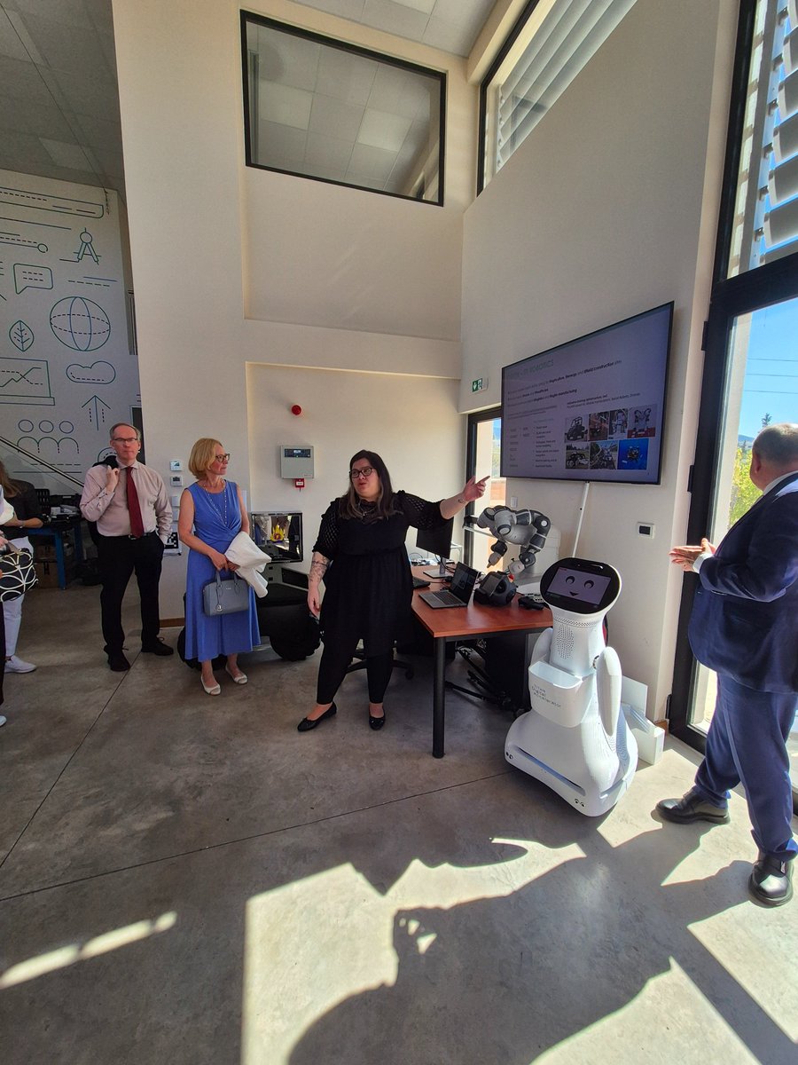 HanusovaMarcela's tweet photo. Very insightful&amp;interesting EU HoMs field trip to Thessaloniki thanks to 🇩🇰EU PRES @DKAmbGreece 🙏An excellent opportunity to exchange with Mayor Stelios Aggeloudis, visit @CERTHellas &amp; a control centre of the new metro and the remarkable Venizelou Station https://t.co/X6VHW2nScM