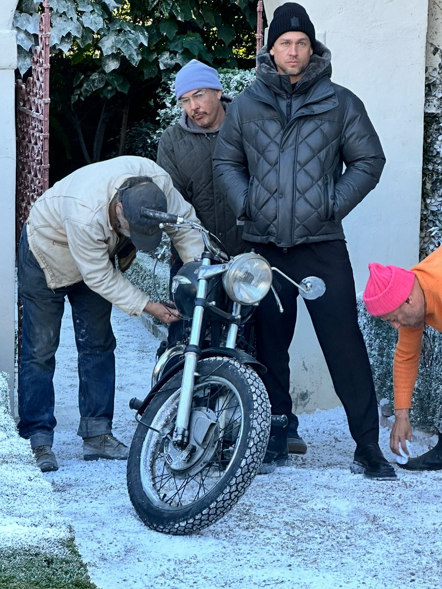 CHunnamFAN's tweet image. Behind the scenes sneak peek of Charlie while he was shooting his #MACKAGE 2025 Campaign.

📸  Tanya Golesic