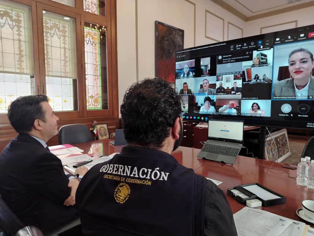 Participamos junto al titular de la Unidad para la Defensa de los #DDHH, <a href="/elfroyenciso/">Froylan Enciso</a> en el Noveno Encuentro Nacional de Fiscalías y Unidades Especializadas en Materia de Trata de Personas.

Reafirmamos, a nombre de la @segob, la importancia de una respuesta integral que