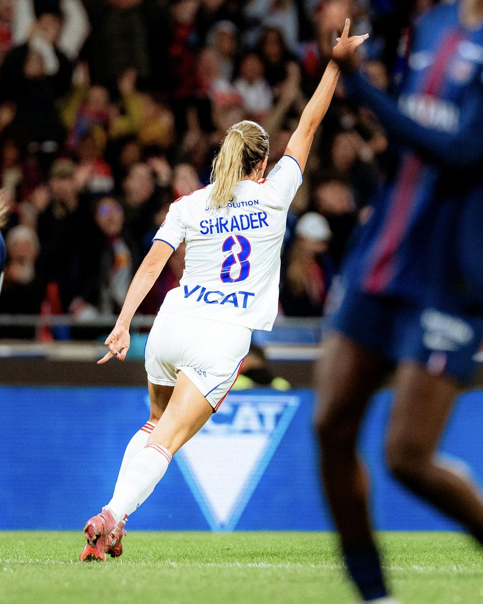 ol__lyonnes's tweet image. Wow.