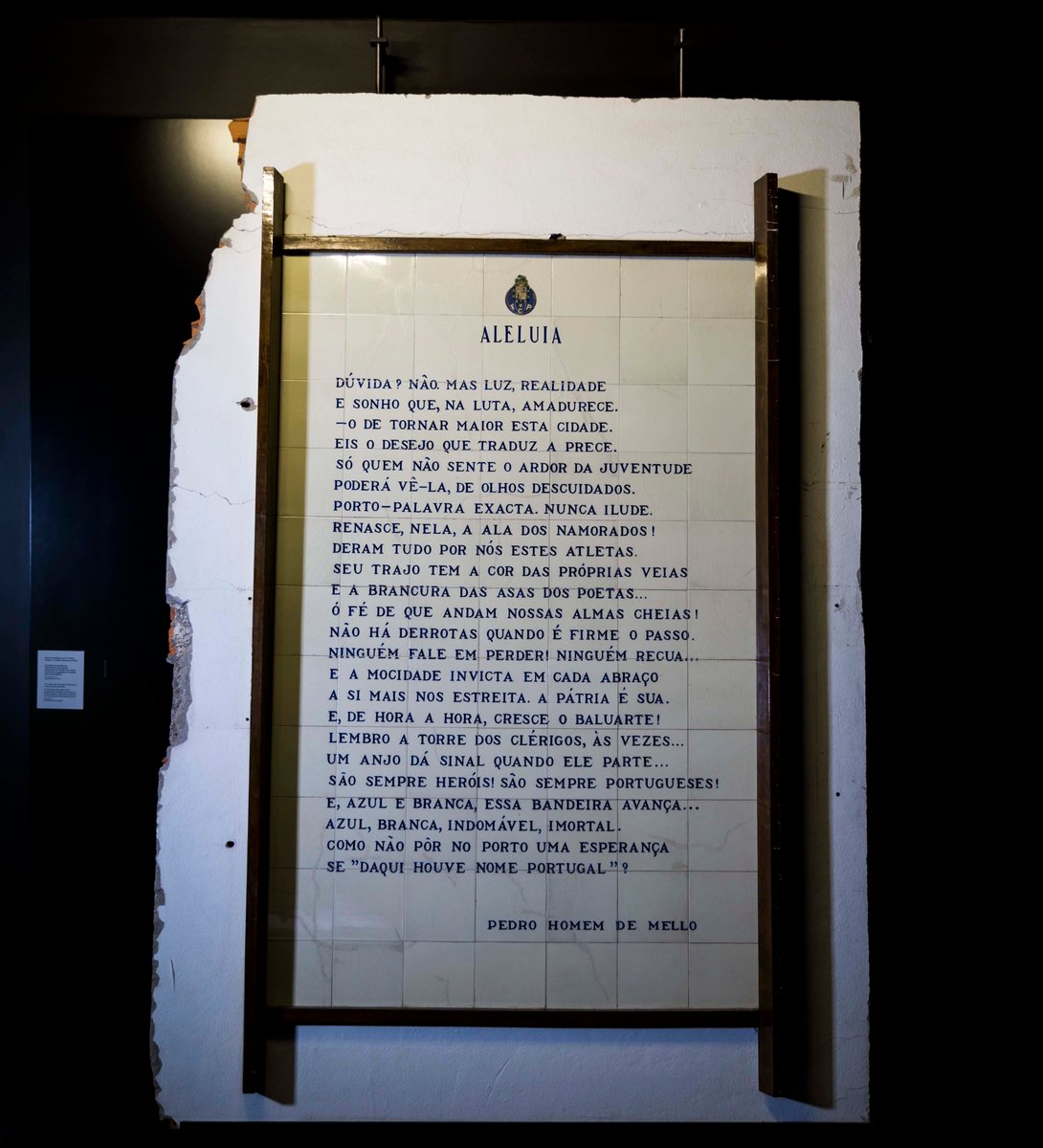 28 de Setembro de 1893.

Futebol Clube do Porto nasceu.
Algo que não verga, não desiste e nunca morre.
Mais que um clube, um estilo de vida, um vício, um "familiar".
Um amor sem igual.
Uma cidade unida, Invicta, indomável, imortal.
Orgulho em ser portista.

Parabéns, FCPorto!🔵⚪️