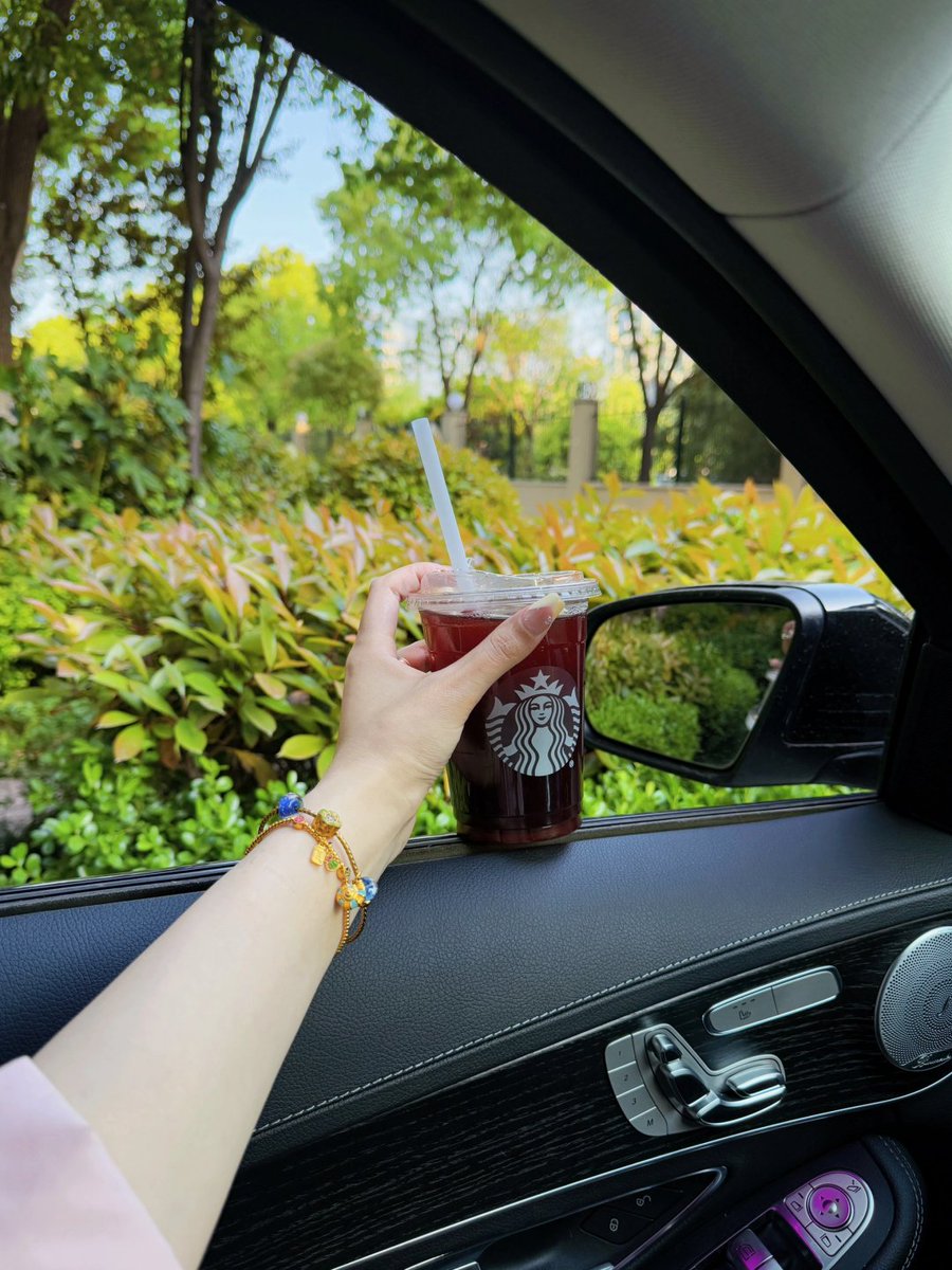 beckandreckdeck's tweet image. Iced Americano ☕❄️ simple, pure, not for all, but truly addictive ❤️🔥