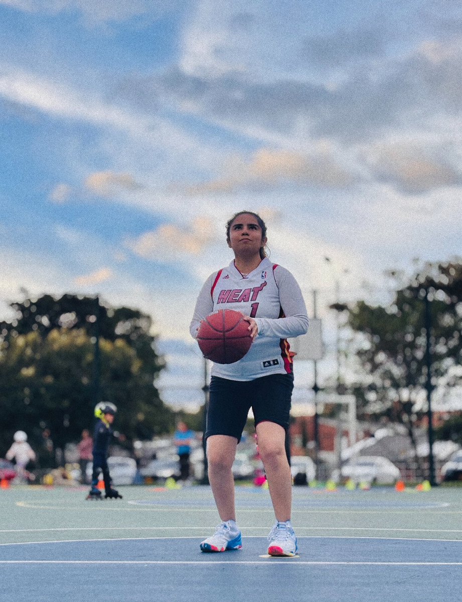 sofiaabarr's tweet image. hasta en la cédula ✨🏀