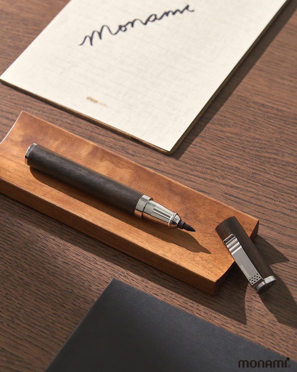 angieauras's tweet image. #모나미 #monami 😍

모나미가 들썩였던 날,
우리는 조용히 준비했습니다.
 
이 펜촉으로 사인하면
어떤 느낌일까요?
 
9월 30일,
새로운 서명용 펜이 찾아옵니다.
기대해 주세요.