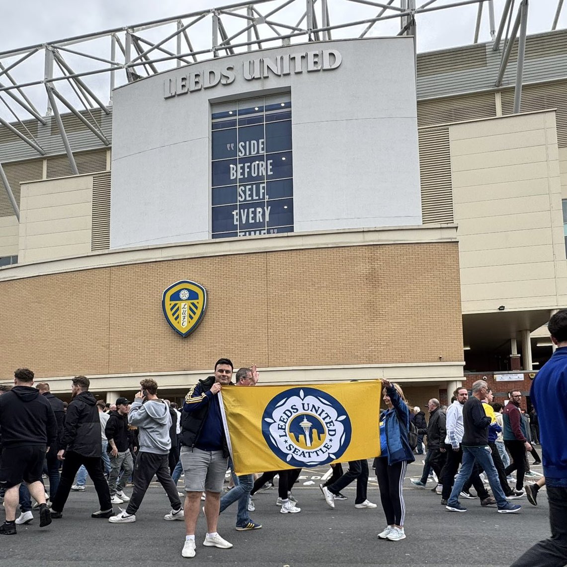 LUFCSeattle's tweet image. LUFCSeattle x Elland Road

A HUGE thank you to @SimonSun87 , who joined us for a watch party back in August, for taking a little piece of Seattle with him to Elland Road today!

Truly…Marching on TOGETHER.

#LUFC #MOT