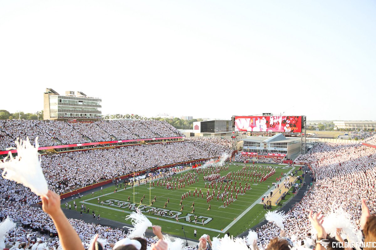 cyclonefanatic's tweet image. The vibes tonight in a sold out Jack Trice Stadium: Electric. Immaculate. 🔥

📸: @JacquelineCord