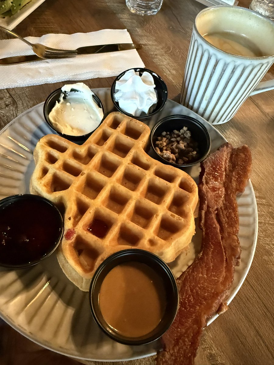 Wonderful day spent with my Momma… a little brunch after my wedding dress fitting 💕