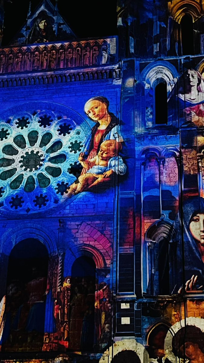 World_isTweetly's tweet photo. ✨🌛 Ce soir, magnifique spectacle qui met en lumières chaque détail de la Cathédrale de Chartres à travers sa longue histoire et ses vitraux les plus célèbres.
#ChartresUnesco #ChartresEnLumières #LetItSlow https://t.co/7AgiJtaQVS