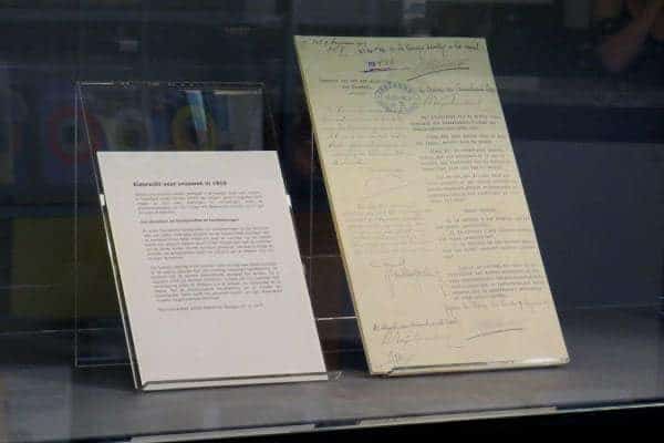 Op deze dag in 1919 trad de initiatiefwet Marchant in werking. Deze wet regelde dat niet alleen mannen, maar ook vrouwen stemrecht hadden. In totaal hoefden maar drie woordjes geschrapt te worden... Het algemeen kiesrecht in Nederland was daarmee een feit.

Een heugelijke dag!