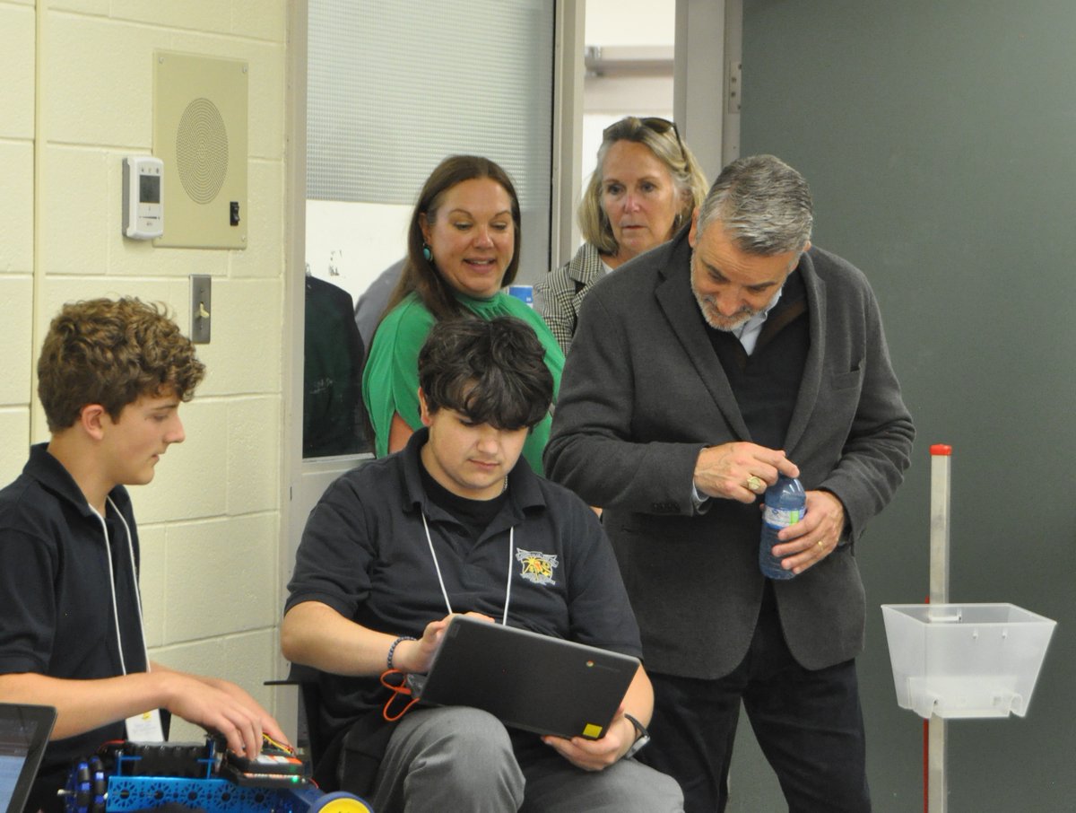 The innovative Indigenous Education and Robotics program at the Nipissing Parry Sound Catholic District School Board drew the attention of Minister of Education Paul Calandra who recently visited the board's St. Joseph Scollard Hall CSS to learn more. ocsta.on.ca/minister-calan…