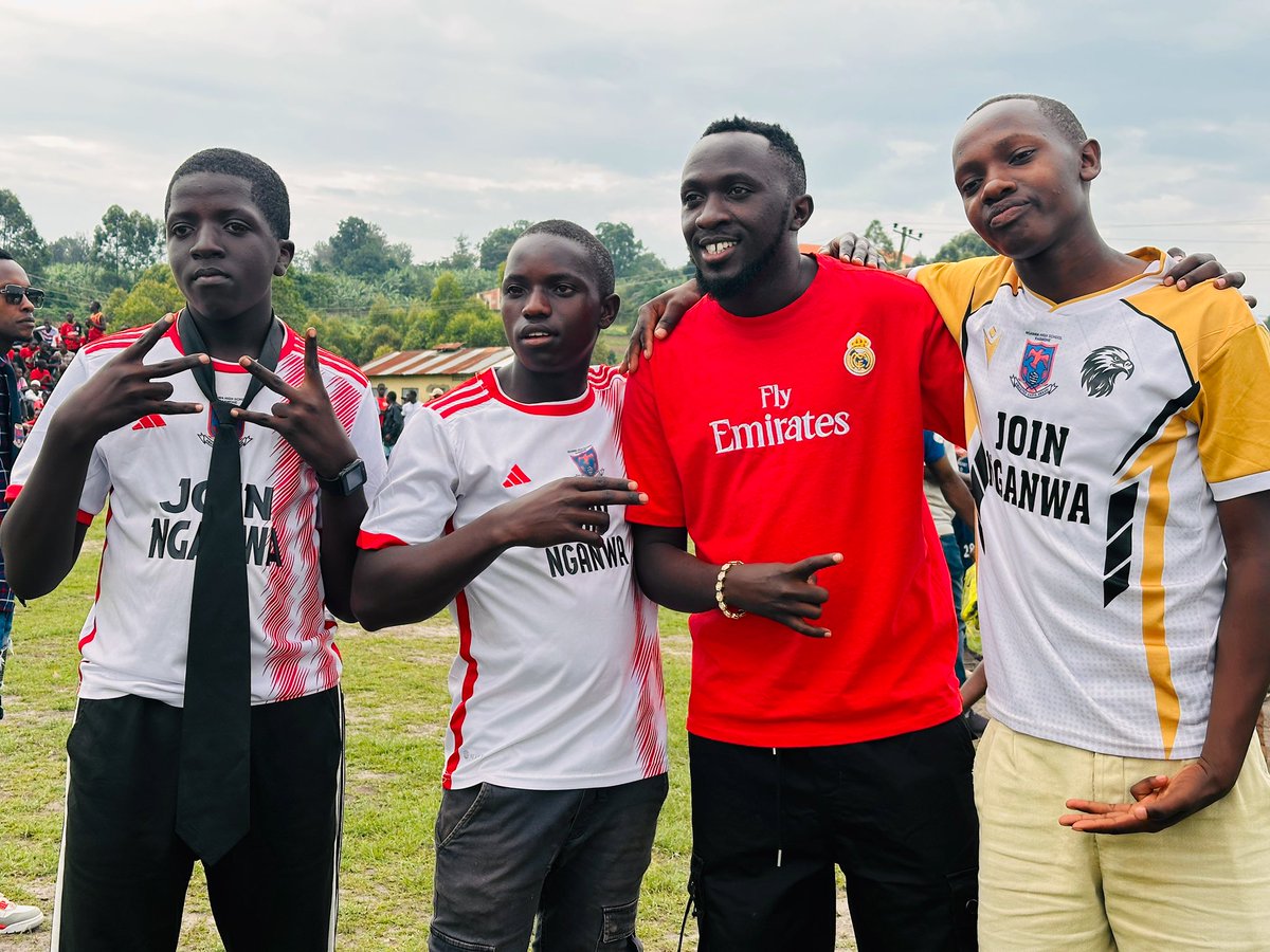 Nganwa_HS's tweet image. Helo @Mc_Kacheche 
Welcome back home. The boys were happy to see you today, acknowledging it all started here! Keep inspiring them.
#JoinNganwa
#AmagyeziGaryaAmaani
#BacktotheNest