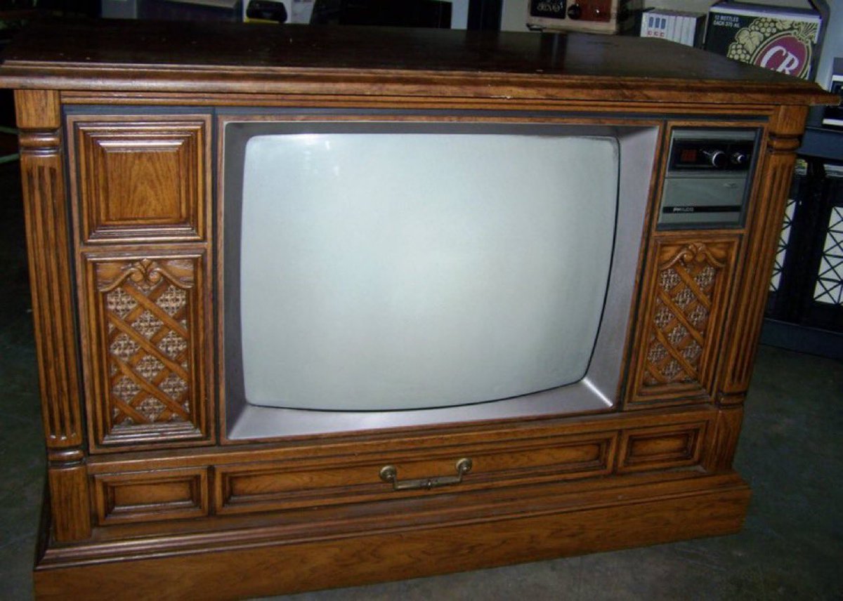 Super70sSports's tweet photo. Sure, 4K is nice, but there was nothing better than sitting two inches away from one of these sweet bastards. https://t.co/OOpFcRImq8