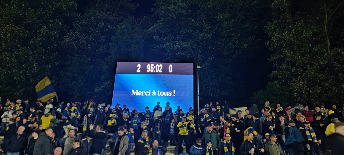 Tout comme face à Dender, on retiendra les 3 points ! #USGWES

Toujours compliqué face aux blocs bas mais on sort avec les 3 points comme à Dender !

Mention spéciale à <a href="/RossySykes/">Ross Sykes</a> pour son 100e match à l'Union 💛💙

Maintenant place à la... LIGUE DES CHAMPIONS CE MERCREDI 🤩