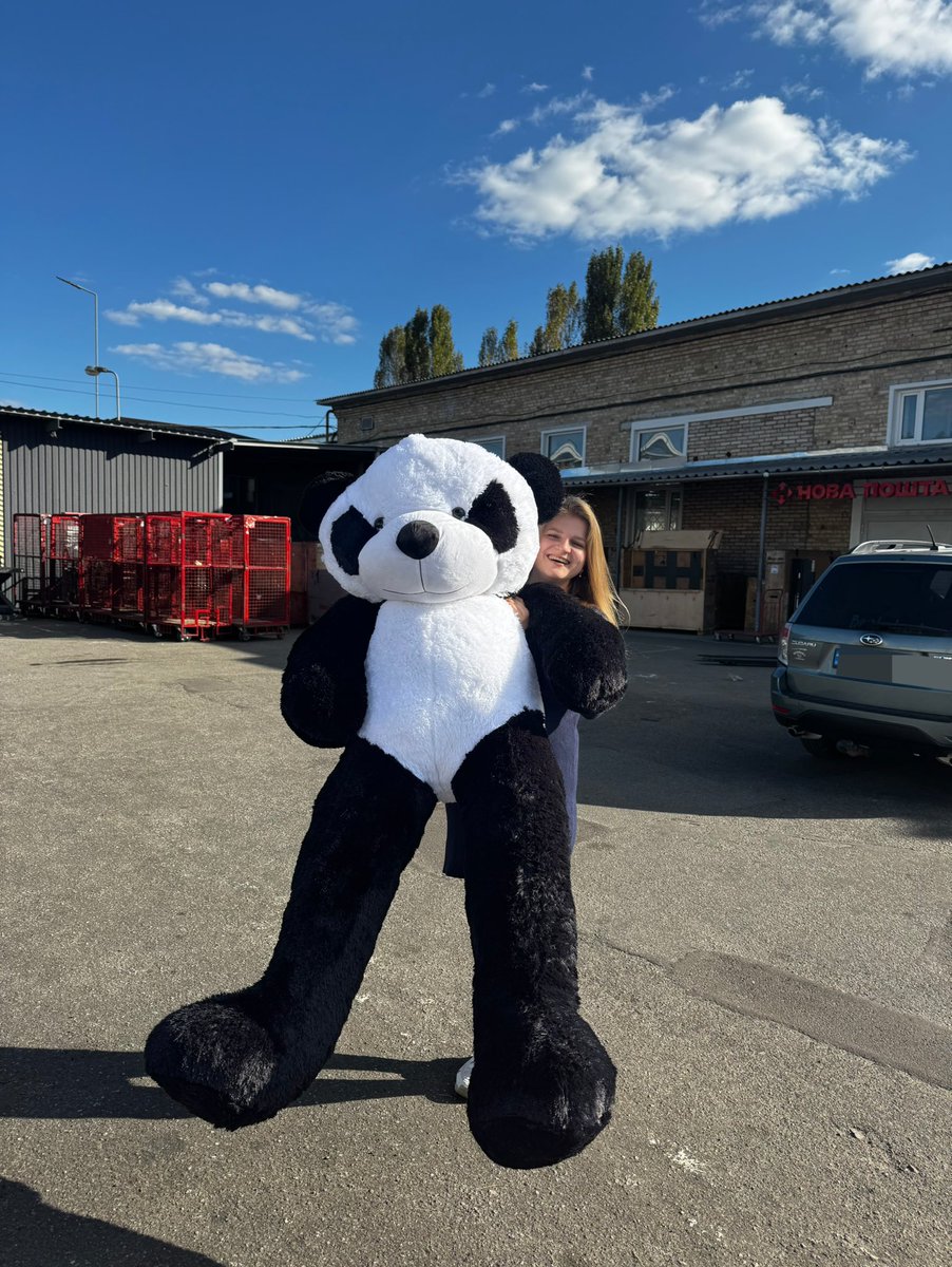 I’ve received the most useless, flashy and unexpected gift ever🤭😂🐼😻 on my 30th birthday 🥳
And I think I love it🥹😻🐼
