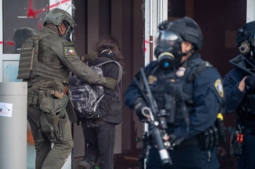🚨 INVESTING : Trump autorizza l'uso della "forza totale" da parte dell'esercito a Portland