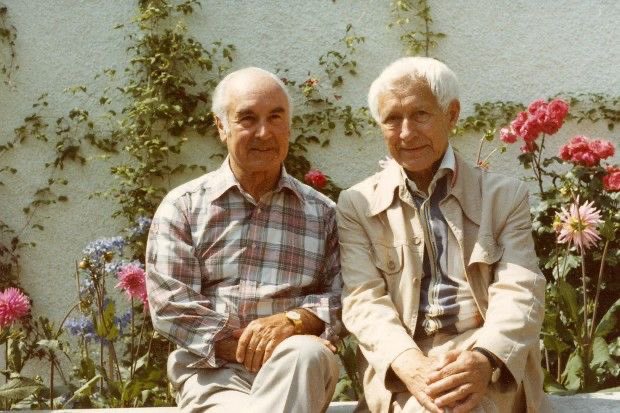 Ernst Jünger qui ritratto col chimico svizzero Albert Hofmann, noto per avere per primo sintetizzato l'LSD. Entrambi morirono a 102 anni.