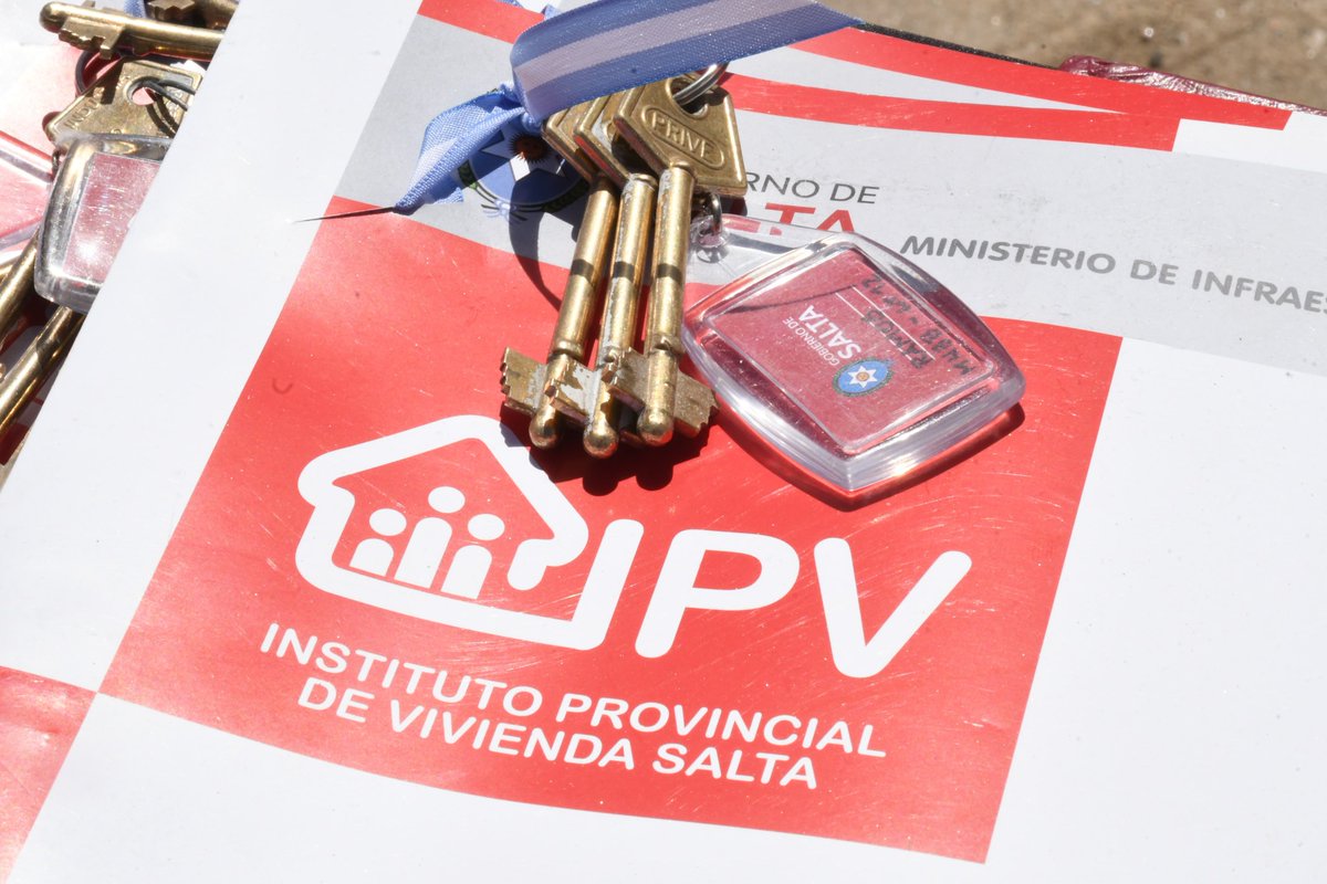 Sueños cumplidos en Cafayate.
Hoy entregamos las primeras 47 viviendas en el barrio Finca El Socorro II y muy pronto haremos lo mismo con las 50 restantes, cumpliendo la palabra empeñada de llegar a las 97 familias.

Con esta entrega, ya son más de 4.250 familias salteñas que