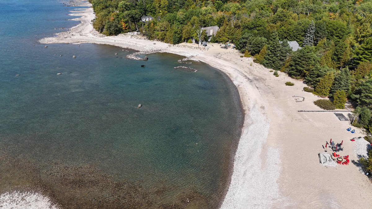 RayDickson's tweet image. Out exploring 📷 Tiny, Ontario today and stopped by Concession 18 Beach 📷. Came across this big guy 📷📷 enjoying the day too! 📷📷
If you lived at this house, you could walk here within a few minutes.
ontarioonerealty.com/ON/tiny/l9m0j1…