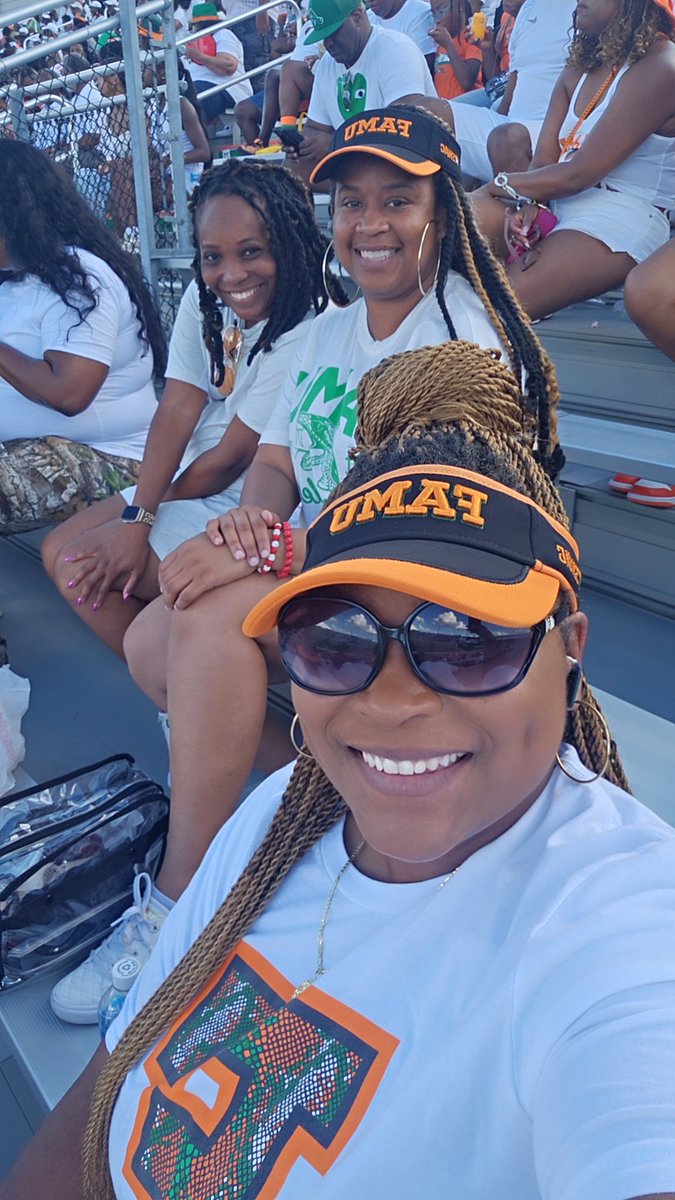 atankard74's tweet photo. FAMU vs ASU game with the girls! #BRAGGLIVE https://t.co/01XjCJYkih