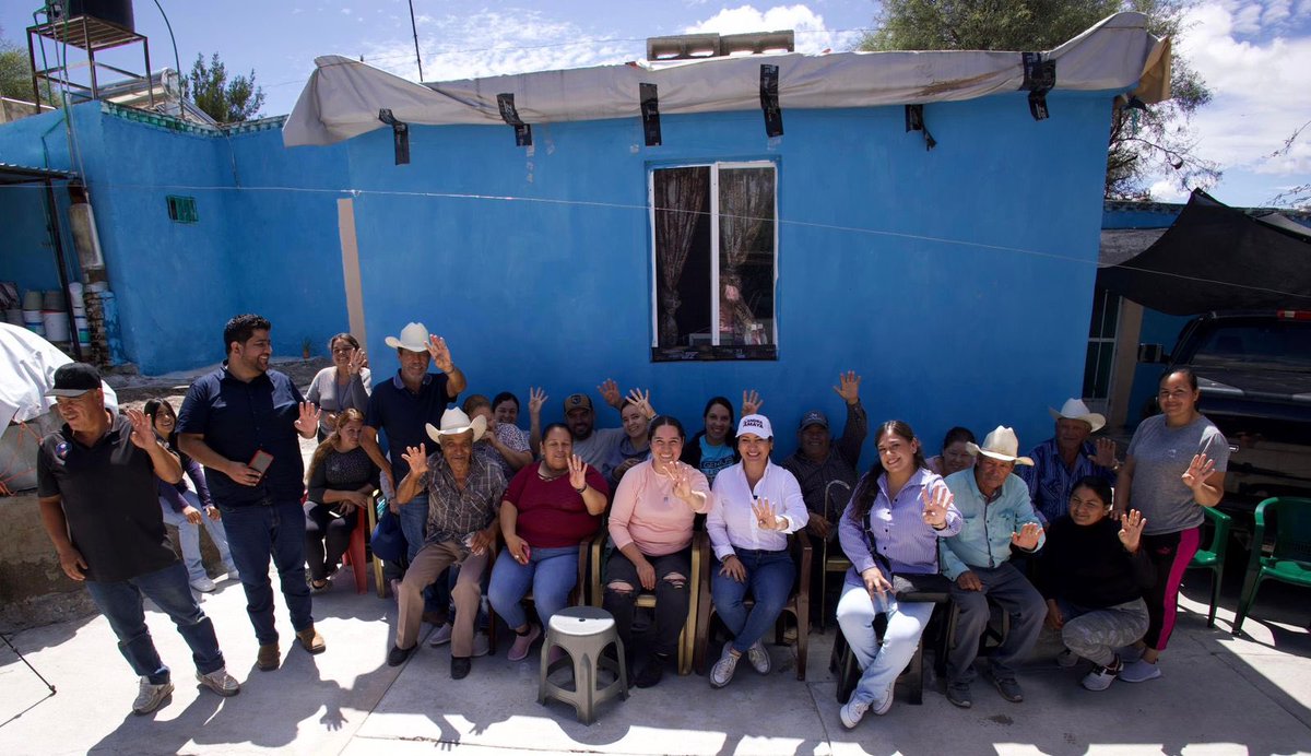 📍 ¡Gracias, gente bonita de la Comunidad Leona Vicario, San Juan del Río!  

Seguimos recorriendo cada rincón del Distrito 8 para informar con claridad lo que hemos construido durante este primer año legislativo.  

Estar cerca de la gente no es solo una visita, es un