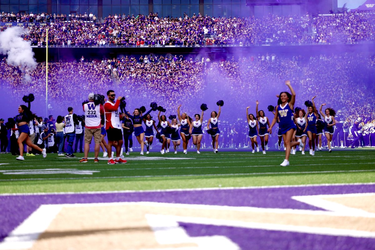 UW's tweet image. The Husky faithful are BRINGING it today! Stay loud! 💪