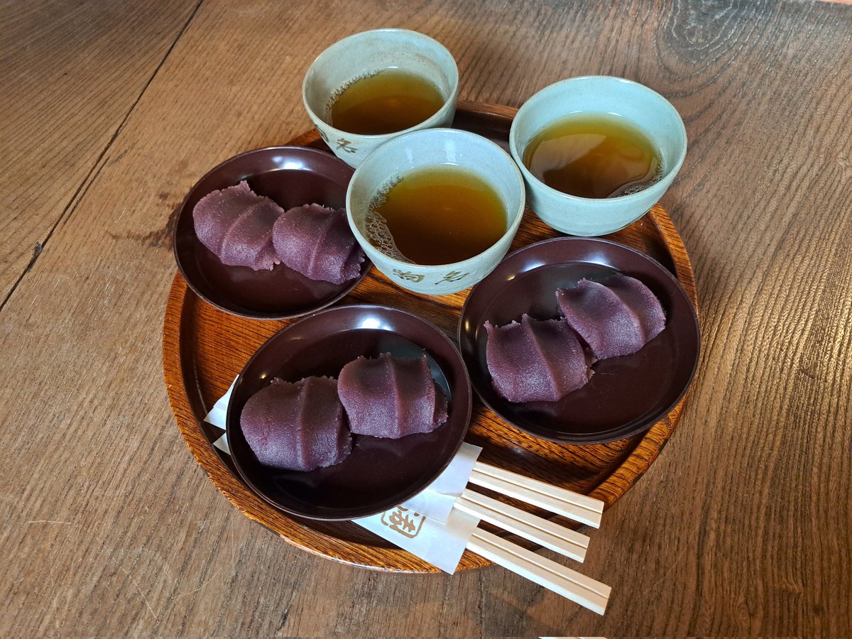 おはようございます！
初めてできたての赤福食べた☺️