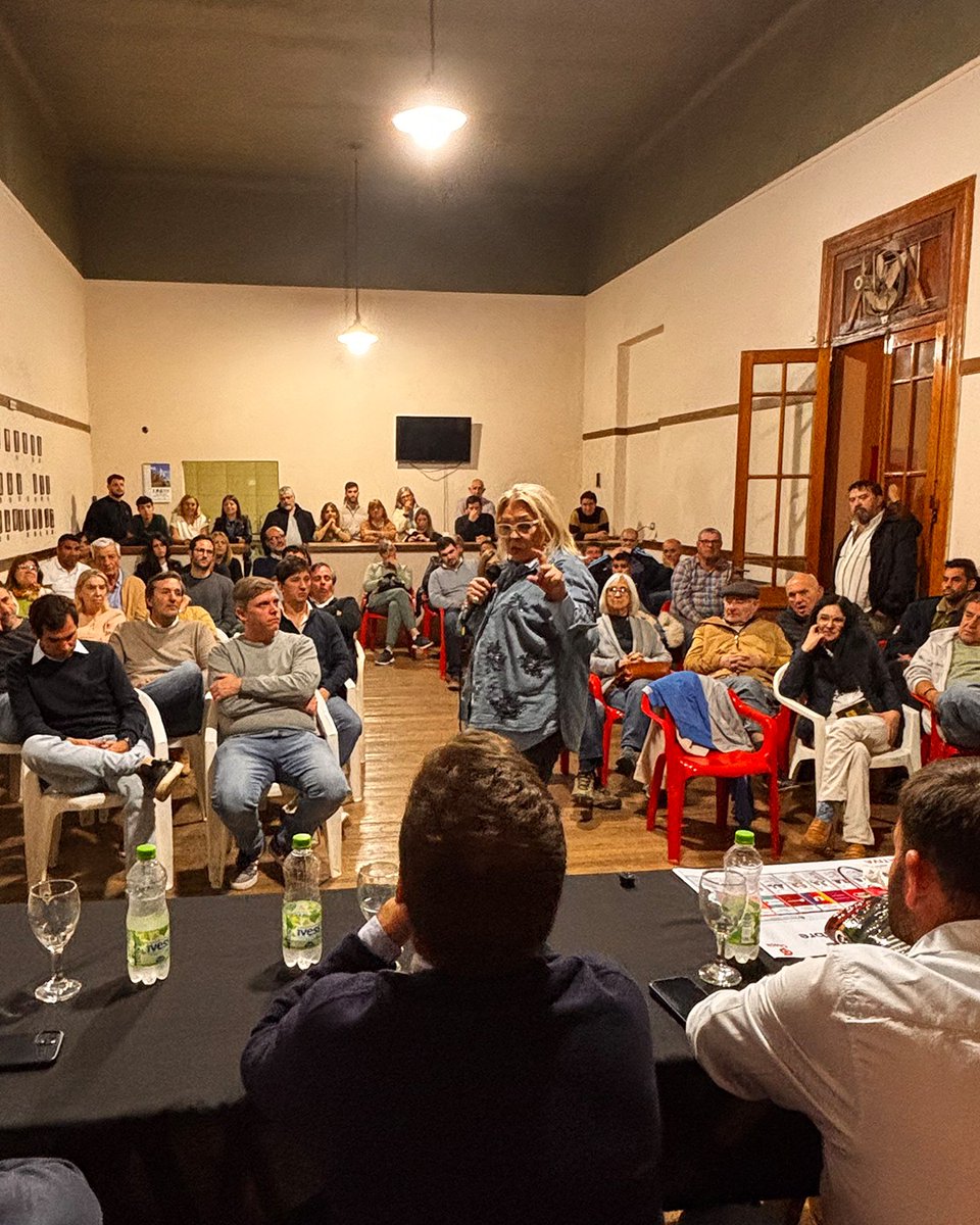 Elisa Lilita Carrió (@elisacarrio) on Twitter photo La sociedad tiene que votar personas republicanas, moderadas, con historia y conocimiento. Hay que garantizar una oposición fuerte con valores democráticos.
Estuve en Rojas con el intendente Román Bouvier y nuestros candidatos a diputados nacionales <a href="/JuanmaLopezAR/">Juan Manuel López</a> <a href="/ElsaLlender/">Elsa Llenderrozas</a> La sociedad tiene que votar personas republicanas, moderadas, con historia y conocimiento. Hay que garantizar una oposición fuerte con valores democráticos.
Estuve en Rojas con el intendente Román Bouvier y nuestros candidatos a diputados nacionales <a href="/JuanmaLopezAR/">Juan Manuel López</a> <a href="/ElsaLlender/">Elsa Llenderrozas</a>