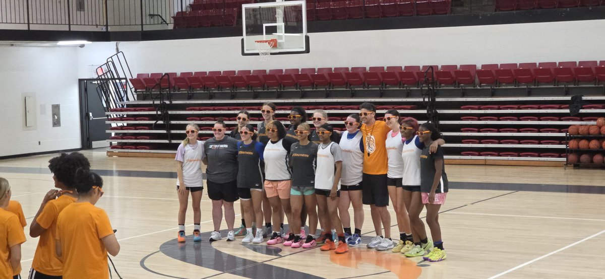 Had an incredible time at <a href="/UTSWomensBBall/">UTSouthern Women's Basketball</a> camp today! Thank you Coach Ross for putting on an awesome camp! I loved the detail, energy, and efficiency of camp today! <a href="/_underdogsfo/">Underdogs Fighting Odds</a> <a href="/VBEaglettes/">Van Buren Eaglettes Basketball</a>