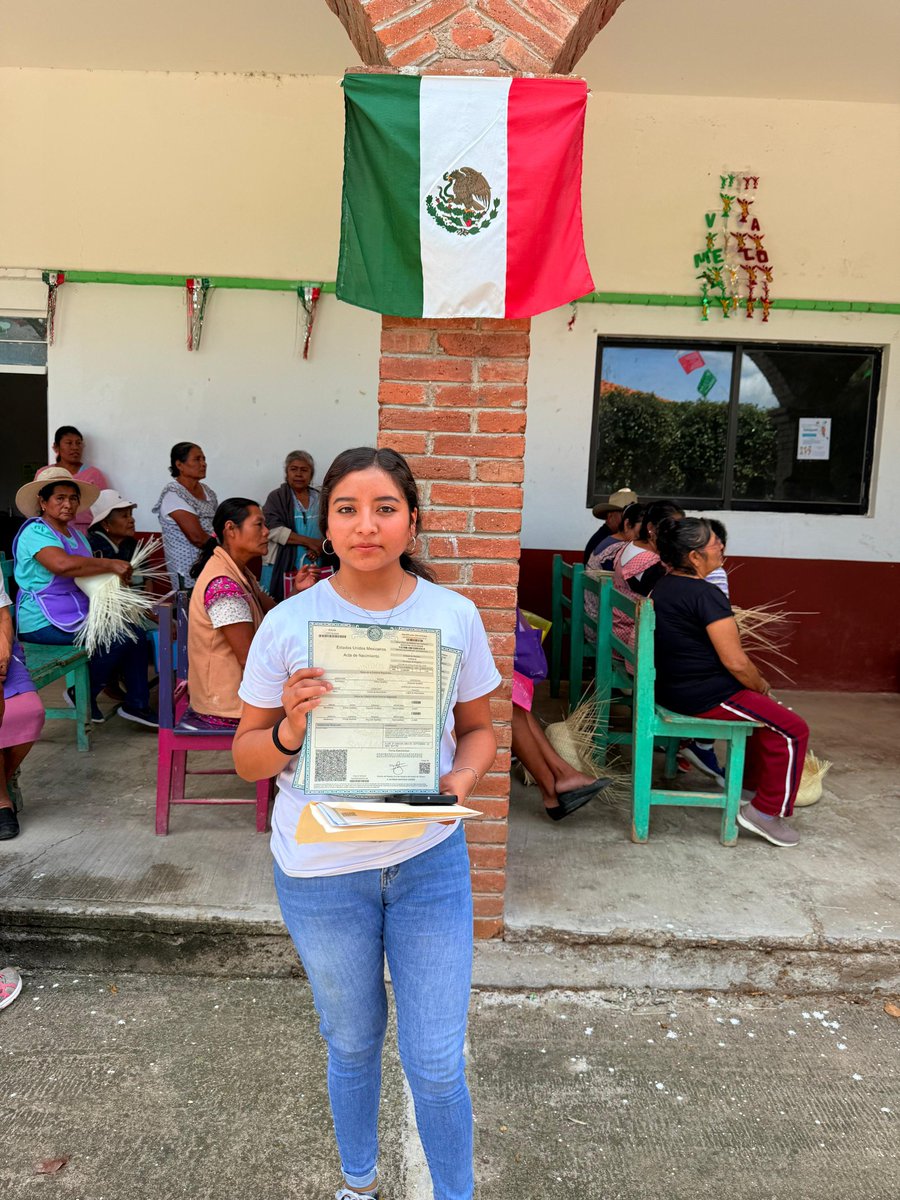 RegCivil_GobOax's tweet photo. La #PrimaveraOaxaqueñaFlorece en Ahuehuetitlán de González 🌸
El #RegistroCivilCercaDeTi acercó actas y asesorías gratuitas a la comunidad.
💚 ¡Derecho a la identidad para todas y todos! https://t.co/8OtvTbgkSe