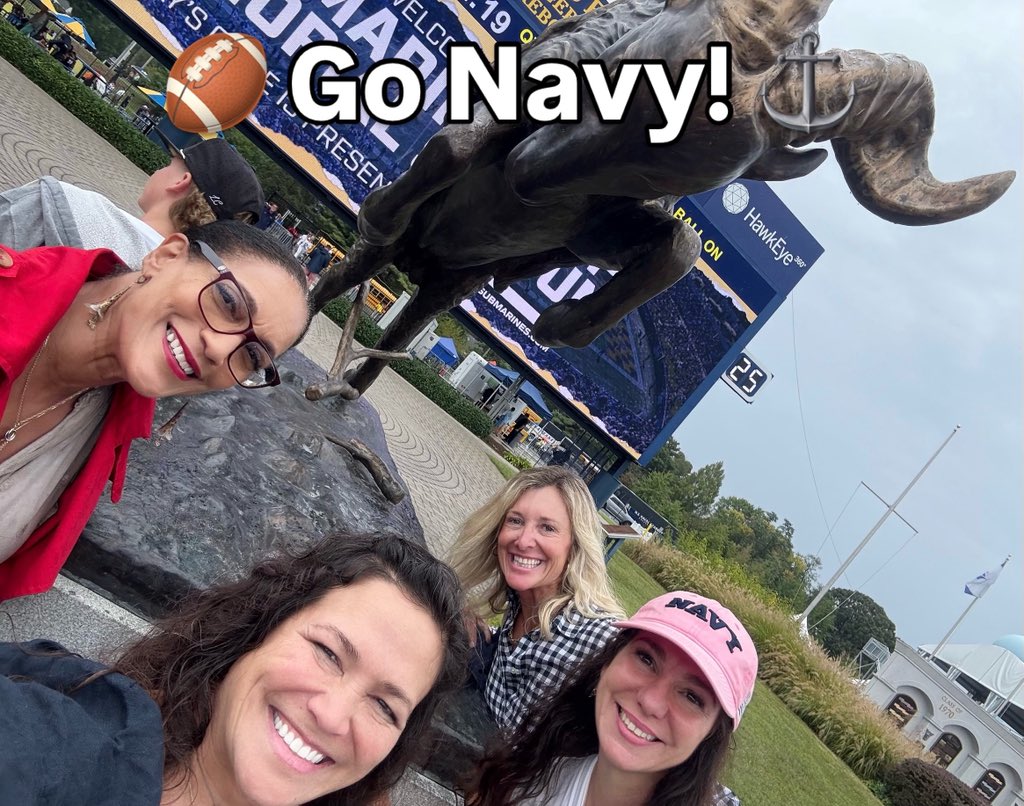 GabyAgostinelli's tweet photo. Go Navy! #gonavy https://t.co/VaFyFrNbo0