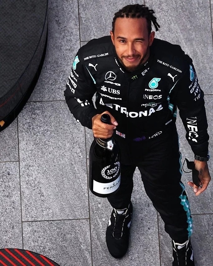HourlyLewisH's tweet photo. Lewis Hamilton https://t.co/tT3NgbzJX1