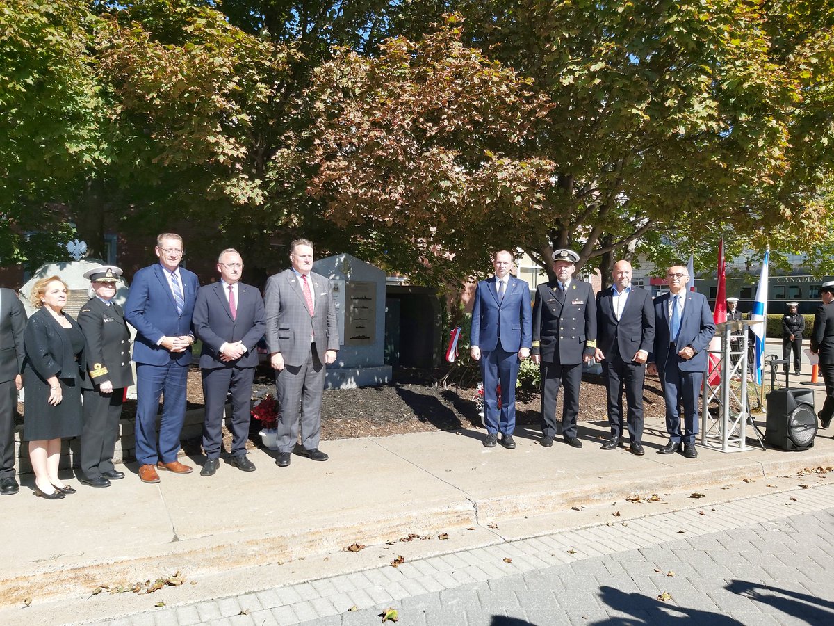 🇵🇱⚓️🇨🇦

Today in Halifax, Amb. <a href="/WitoldDzielski/">Witold Dzielski</a> joined the political leadership of Nova Scotia and Halifax, the military and diplomatic corps, and representatives of the Polish community in Canada in unveiling a new monument dedicated to the Polish Navy and Merchant Fleet who