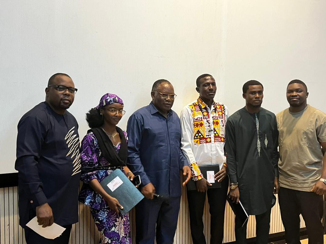 Du jeudi 18 au vendredi 19 septembre 2025, l’Association des Étudiants Camerounais de l’EAMAU (AECAM-EAMAU) et l’Association des Étudiants de l’ENSTP, a organisé le Salon des Futurs Bâtisseurs du Cameroun.