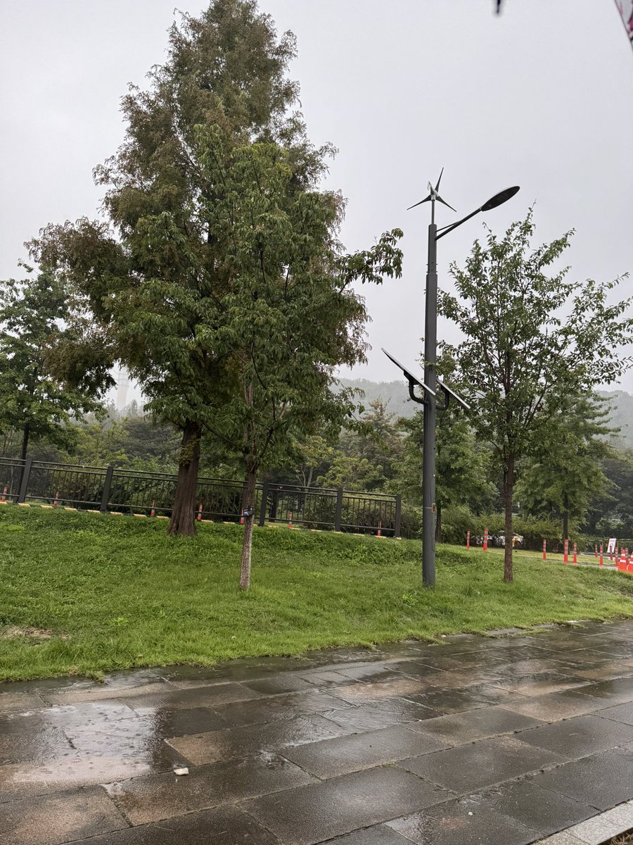 大雨12時間以上待機しぬ😇