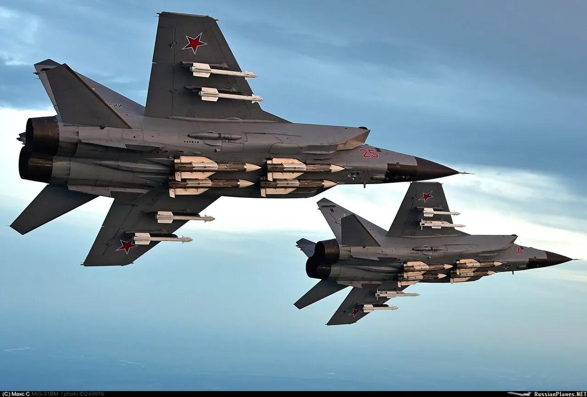 TwilightDewy's tweet photo. #BREAKING🔸 Russia gears up for massive strike on #Ukraine! Monitoring spots 6 Tu-95MS, 5 Tu-22M3, 1 Tu-160 bombers + 4 MiG-31K & 4 Kalibr carriers ready to launch. UAVs prepped from 5+ directions!
#RussiaUkraineWar #MassiveStrike #UAVAttack #KalibrMissiles #Russia https://t.co/AzMMp05n4q